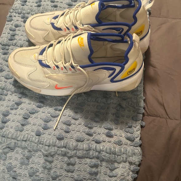 Nike size 10 - Picture 2 of 4